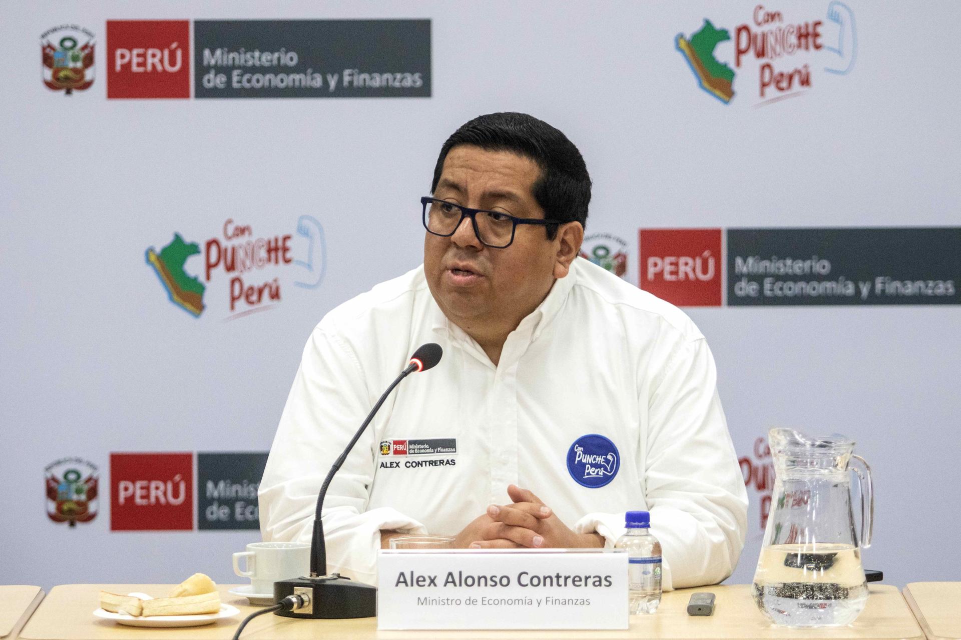 Fotografía de archivo en la que se registró al ministro de Economía y Finanzas de Perú, Alex Contreras, en Lima (Perú). EFE/Stringer