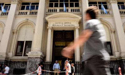 Vista general del frente de Banco Central de Argentina, en una fotografía de archivo. EFE/ Fabián Mattiazzi