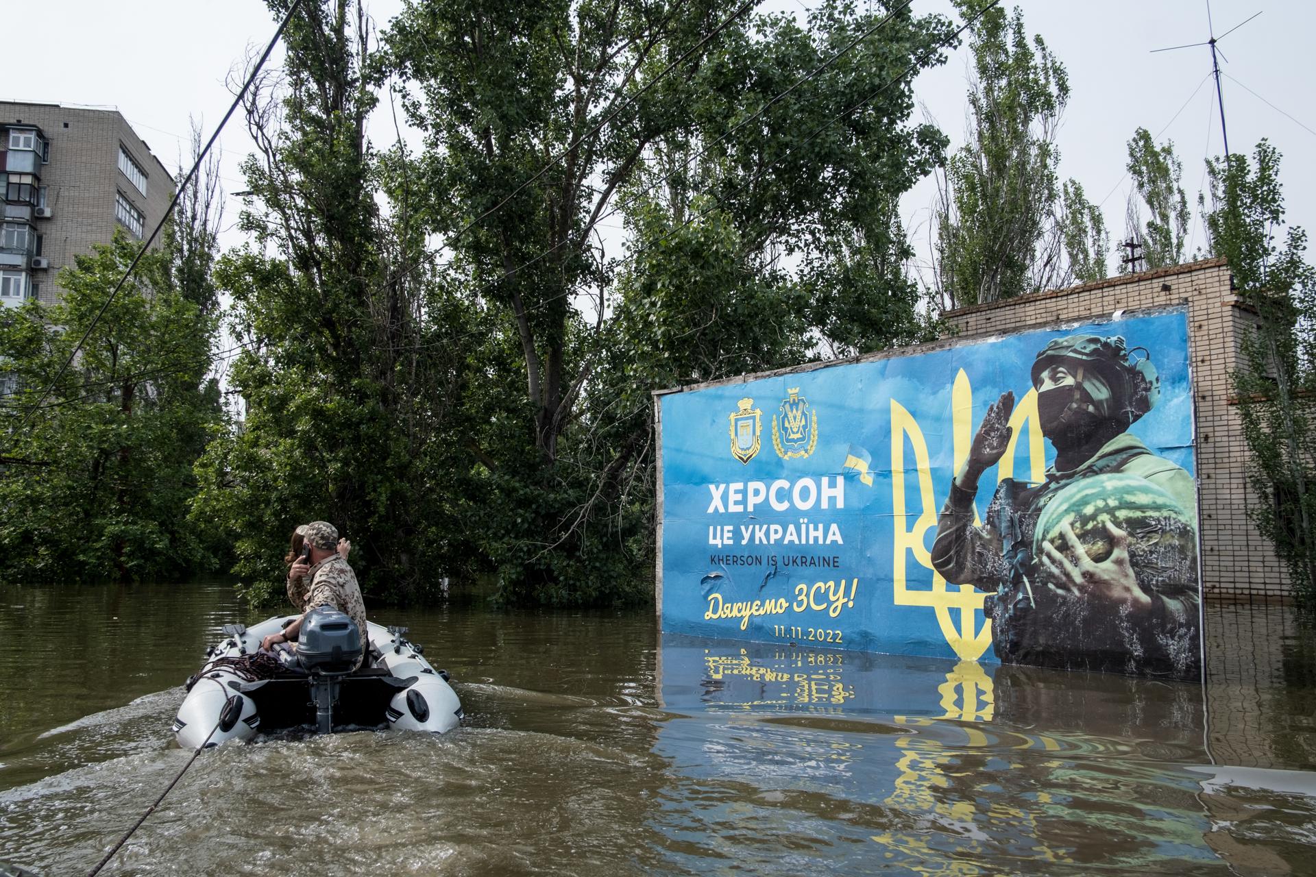 Zona inundada en Jersón en una foto de ayer, 7 de junio de 2023. EFE/EPA/GEORGE IVANCHENKO