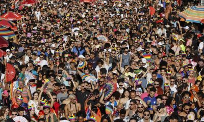 Personas participan hoy, en la 27 edición de la Marcha del Orgullo Gay 2023 en la avenida Paulista en Sao Paulo (Brasil). EFE/ Sebastiao Moreira