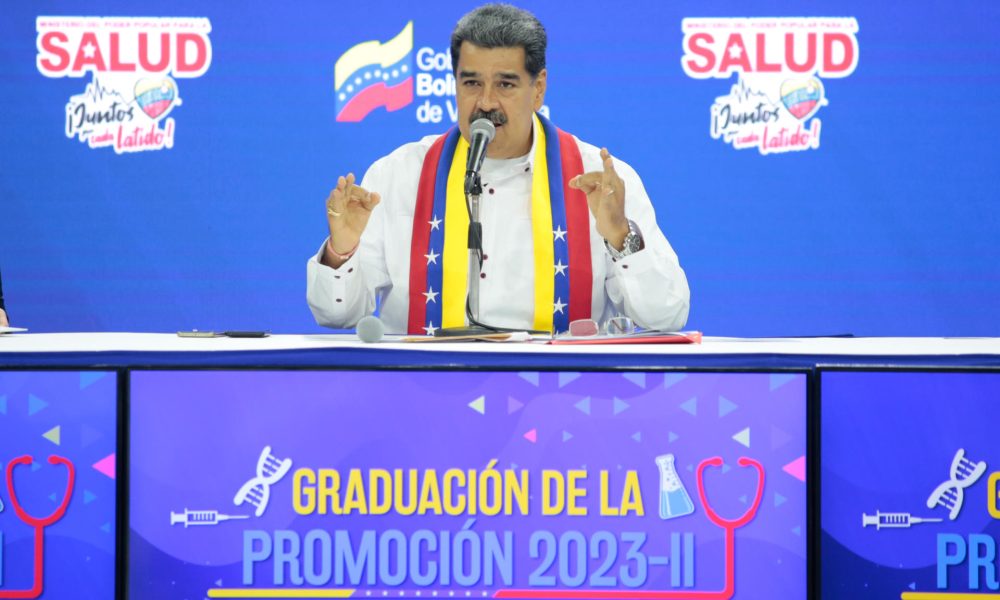 Fotografía cedida por Prensa de Miraflores del presidente venezolano, Nicolás Maduro, hablando durante un acto de gobierno hoy, en Caracas (Venezuela). EFE/Prensa de Miraflores