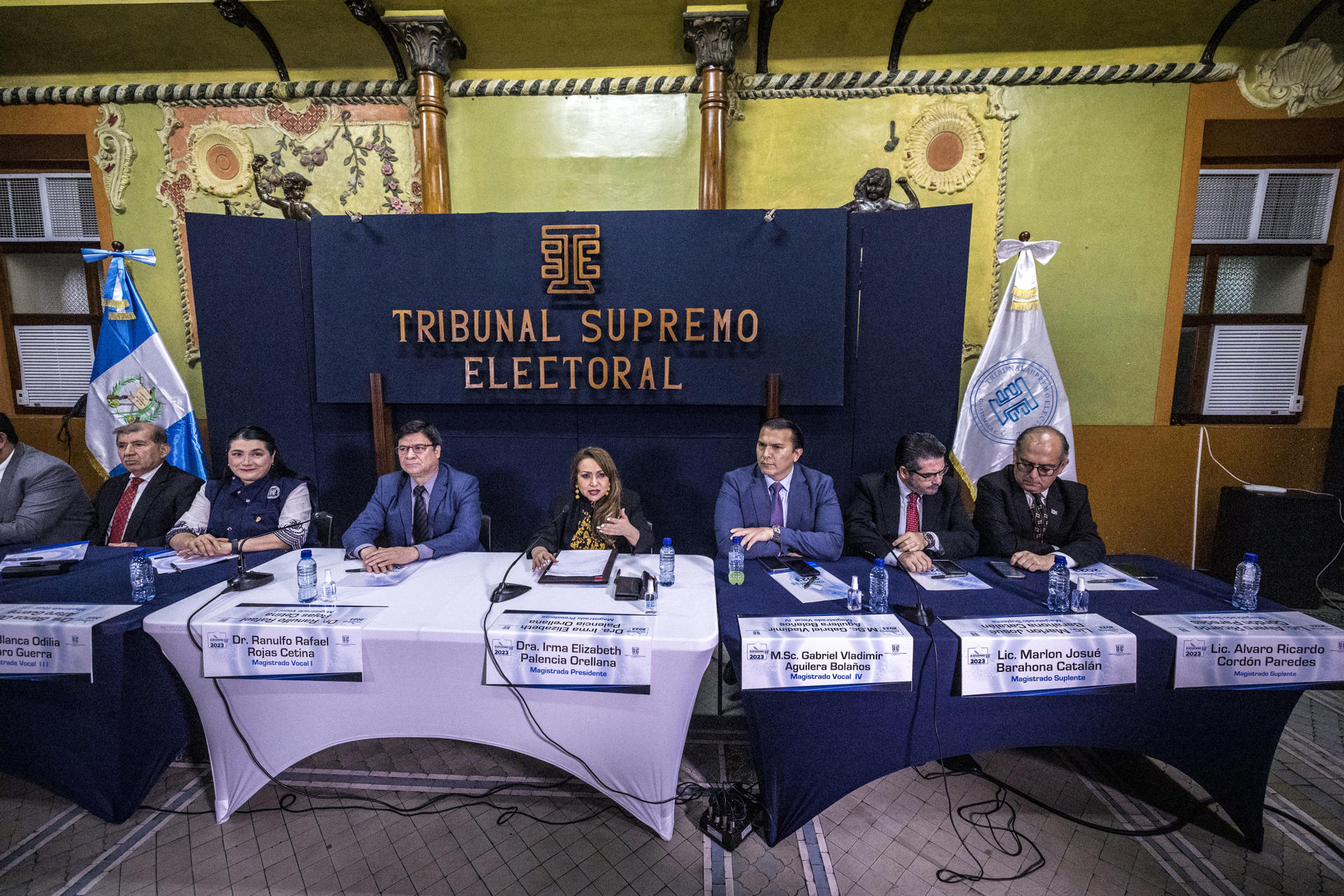Los magistrados del Tribunal Supremo Electoral de Guatemala fueron registrados este lunes, 28 de agosto, durante una conferencia de prensa, en Ciudad de Guatemala (Guatemala). EFE/Esteban Biba