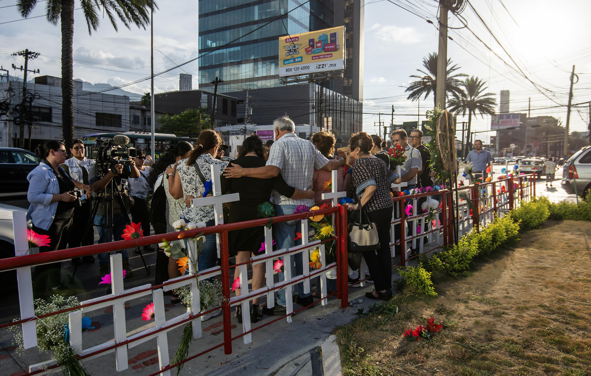 Familiares y amigos conmemoran el 12 aniversario del incendio al Casino Royal, uno de los mayores atentados terroristas del crimen organizado en México que dejó 52 personas fallecidas en la norteña ciudad de Monterrey (México). EFEMiguel Sierra
