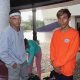 Los migrantes de origen colombiano Diego Armando Landon (i) y Álvaro Atencio (d), posan al termino de una entrevista con EFE, el 12 de agosto de 2023 en la fronteriza ciudad de Tapachula, Chiapas (México). EFE/Juan Manuel Blanco