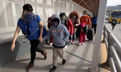 Solicitantes de asilo bajo el Protocolo de Protección a Migrantes cuando ingresan a los Estados Unidos por el Cruce Internacional Santa Fe en El Paso, Texas