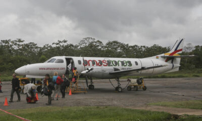 Imagen de archivo que muestra un avión de la compañía Amaszonas, en una fotografía de archivo. EFE/Martín Alipaz
