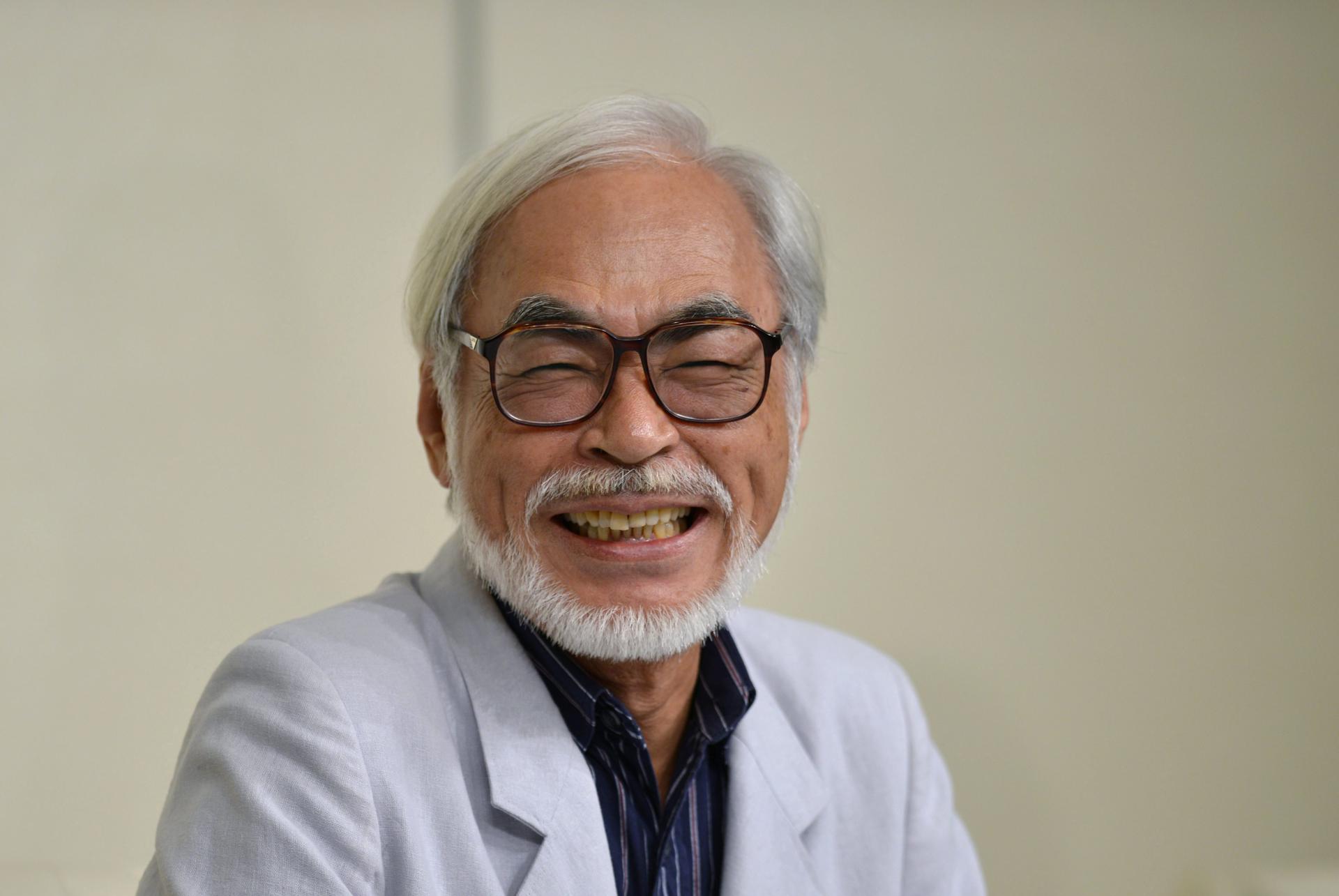 El director de cine japonés Hayao Miyakazi sonríe durante una rueda de prensa. Imagen de archivo. EFE/Franck Robichon