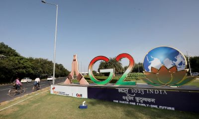 Vista del logo de la cumbre mundial del G20 desplegado el 4 de septiembre de 2023 en una calle cerca del Aeropuerto Internacional Indira Gandhi, en Nueva Delhi (India). EFE/Harish Tyagi
