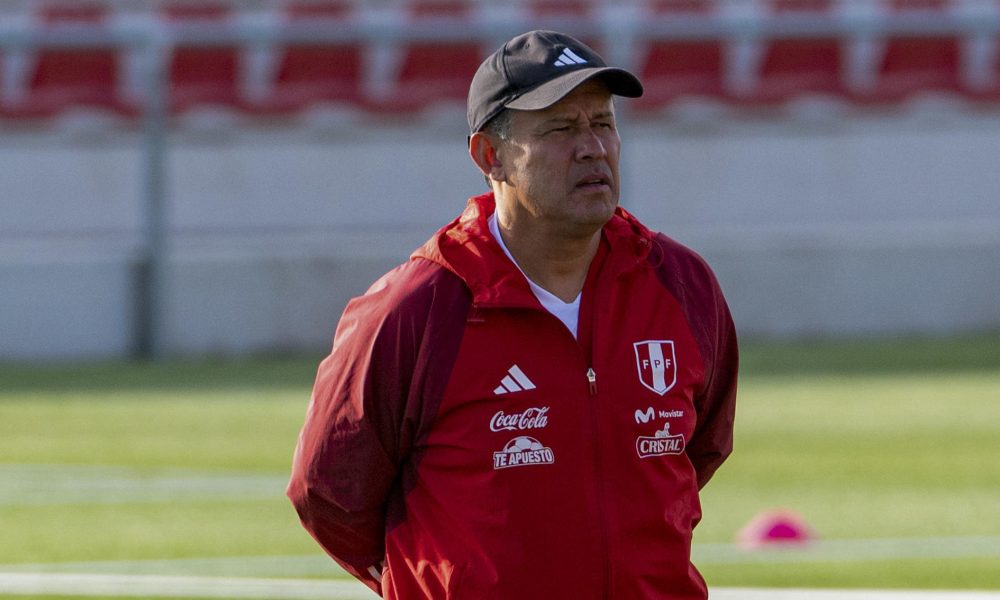 El entrenador de la selección de Perú, Juan Reynoso, en una imagen de archivo. EFE/ Fernando Villar