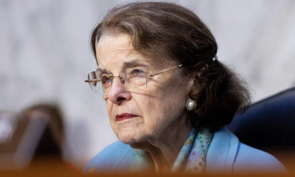 Fotografía de archivo fechada el 12 de julio de 2023 de la veterana senadora demócrata Dianne Feinstein durante una audiencia del Comité Selecto de Inteligencia del Senado de los EE.UU. EFE/Michael Reynolds