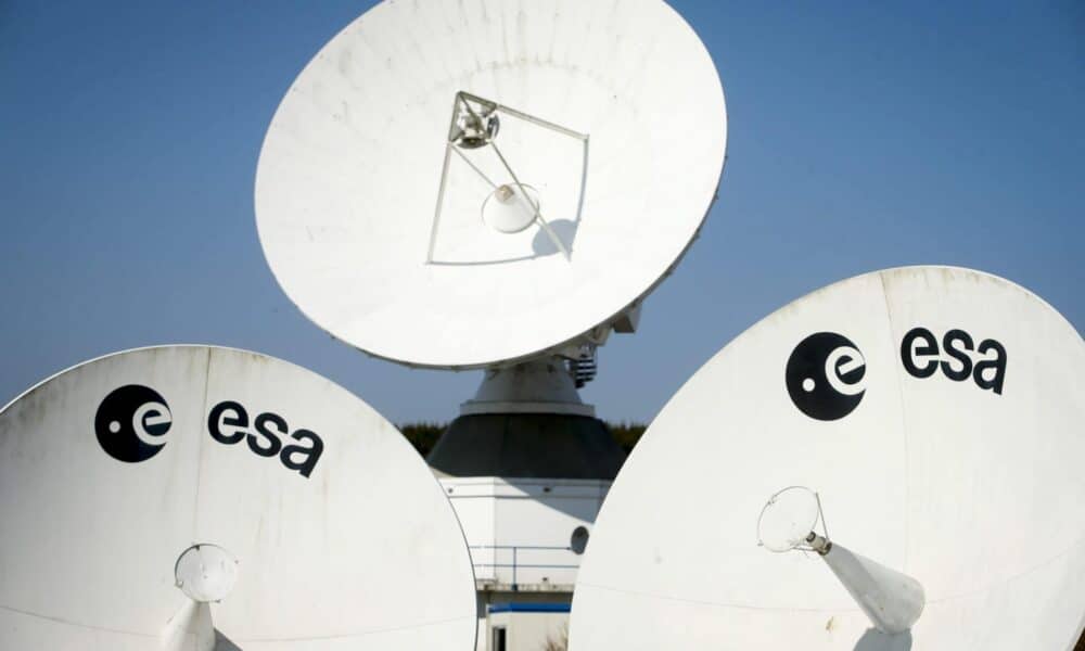 Vista de archivo de unas antenas de las instalaciones de la Agencia Espacial Europea (ESA) en Redu, en el sur de Bélgica. EFE/Olivier Hoslet