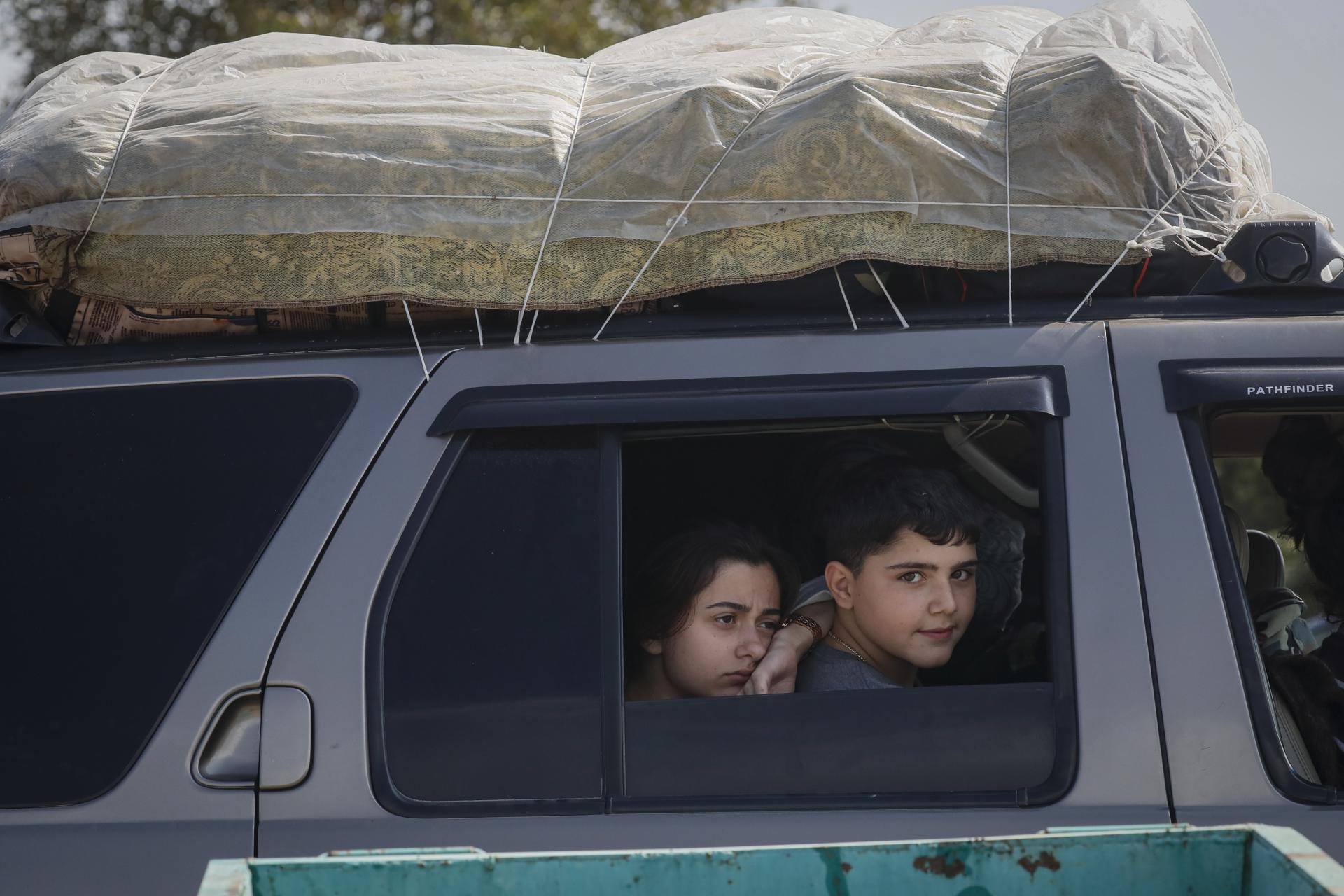 Armenia acoge ya a unos 93.000 refugiados desde el domingo pasado, lo que supone casi el 80 % de la población de Nagorno Karabaj, territorio separatista azerbaiyano habitado por armenios que será reintegrado en el sistema legal y administrativo de Azerbaiyán tras la operación militar azerí de la semana pasada. EFE/EPA/Anatoly Maltsev