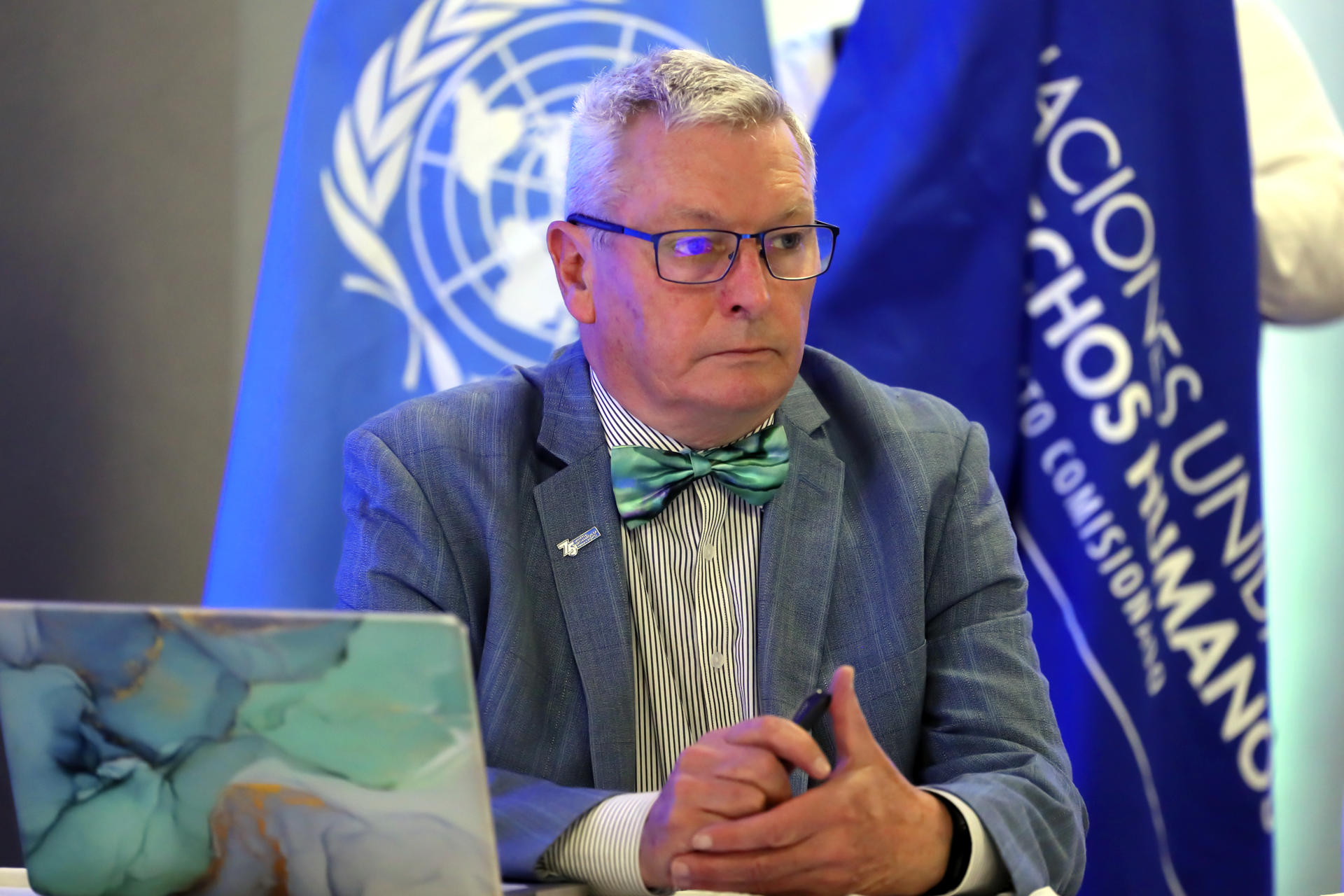 El relator especial de la ONU sobre la Promoción y Protección de los Derechos Humanos en el Contexto del Cambio Climático, Ian Fry, habla hoy durante una conferencia de prensa en Tergucigalpa (Honduras). EFE/Gustavo Amador