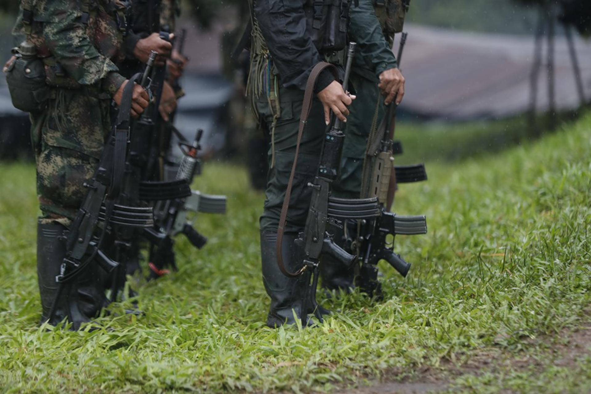 imagen de archivo de guerrilleros de la disidencia de las FARC. EFE/ Ernesto Guzmán