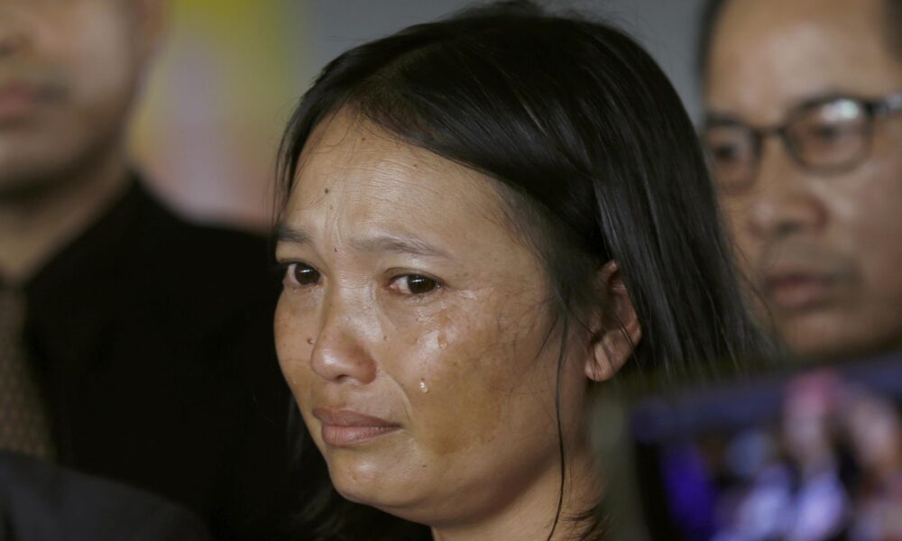 Pinnapha Phrueksapan, esposa del activista Porlajee Rakchongcharoen, más conocido por su apodo Billy. EFE/EPA/NARONG SANGNAK