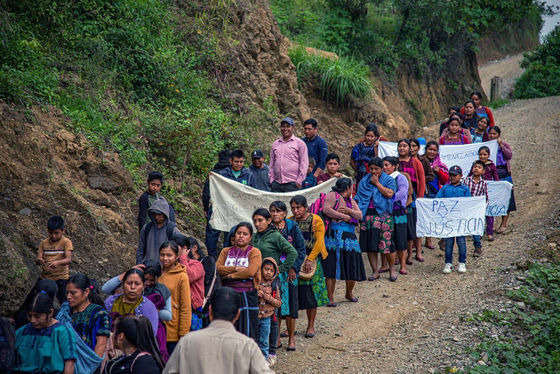 Un grupo de indígenas desplazados se manifiesta hoy, en Chenalhó, sierra del estado de Chiapas (México). EFE/ Carlos López