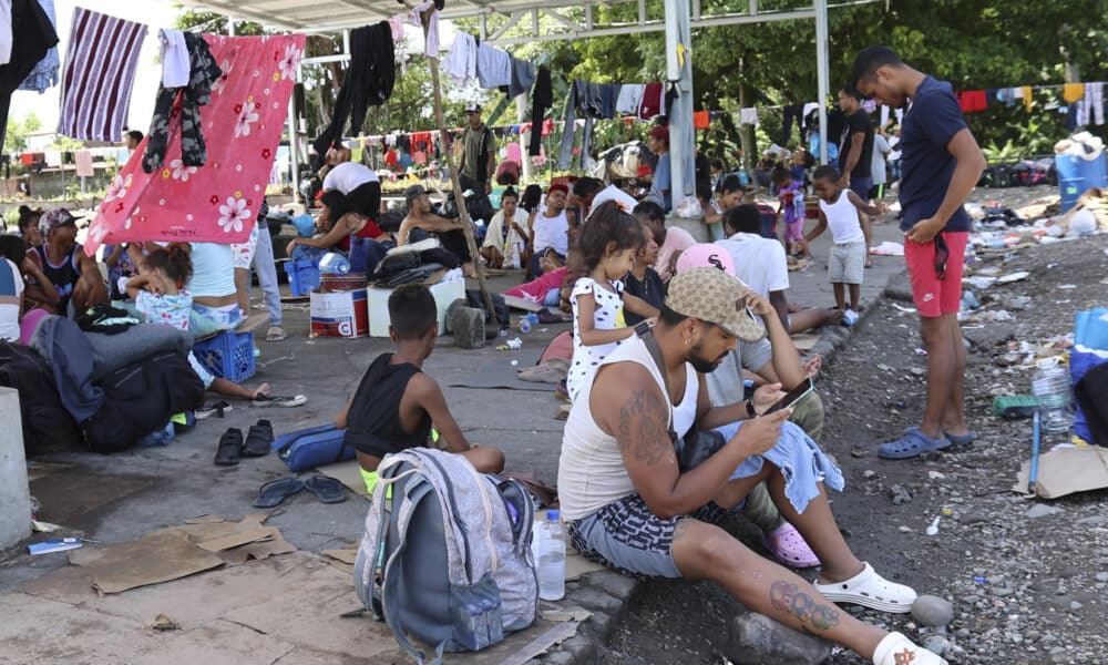 Migrantes descansan en un albergue , en Paso Canoas (Costa Rica), en una fotografía de archivo. EFE/Marcelino Rosario