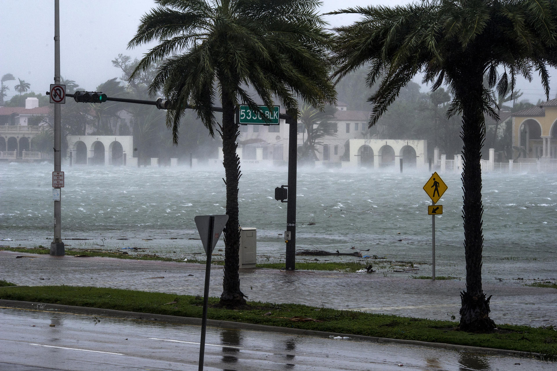 Fotografía de archivo que muestra el paso de un huracán por Miami Beach, Florida (EE.UU.). EFE/Giorgio Viera