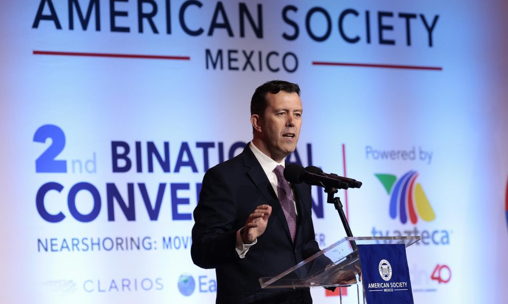 El presidente de la American Society of Mexico (AmSoc), Larry Rubin, habla hoy durante la Convención Binacional de American Society of Mexico, en Ciudad de México (México). EFE/José Méndez