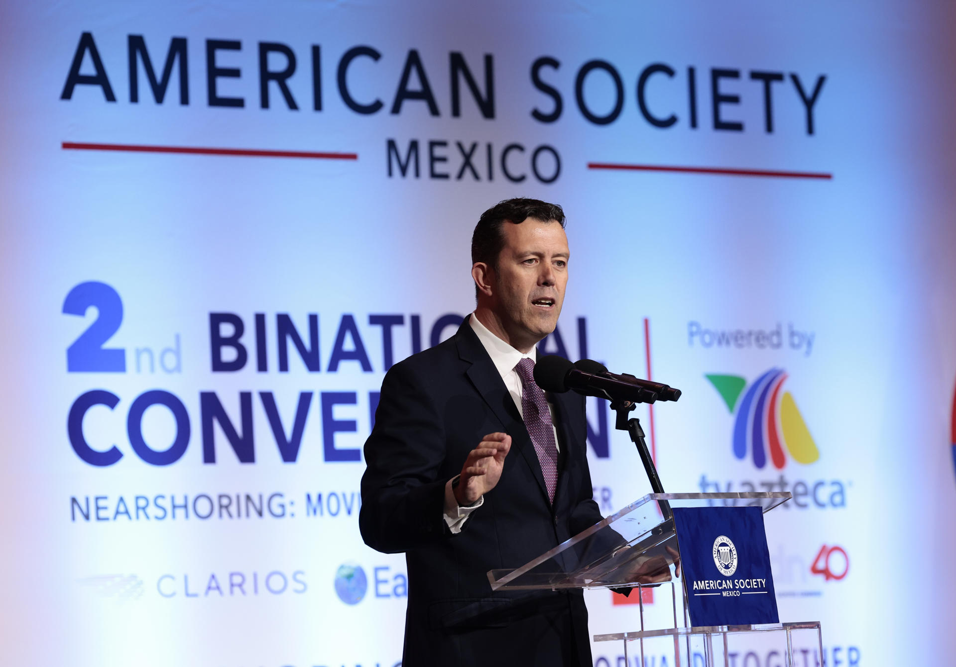 El presidente de la American Society of Mexico (AmSoc), Larry Rubin, habla hoy durante la Convención Binacional de American Society of Mexico, en Ciudad de México (México). EFE/José Méndez