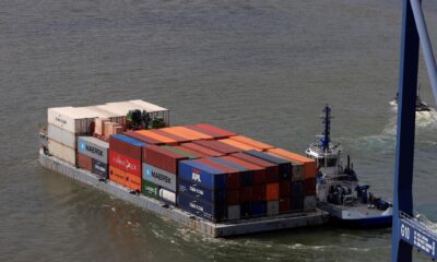 Fotografía de un ferry con contenedores cargados de productos de importación. EFE/ Ricardo Maldonado Rozo