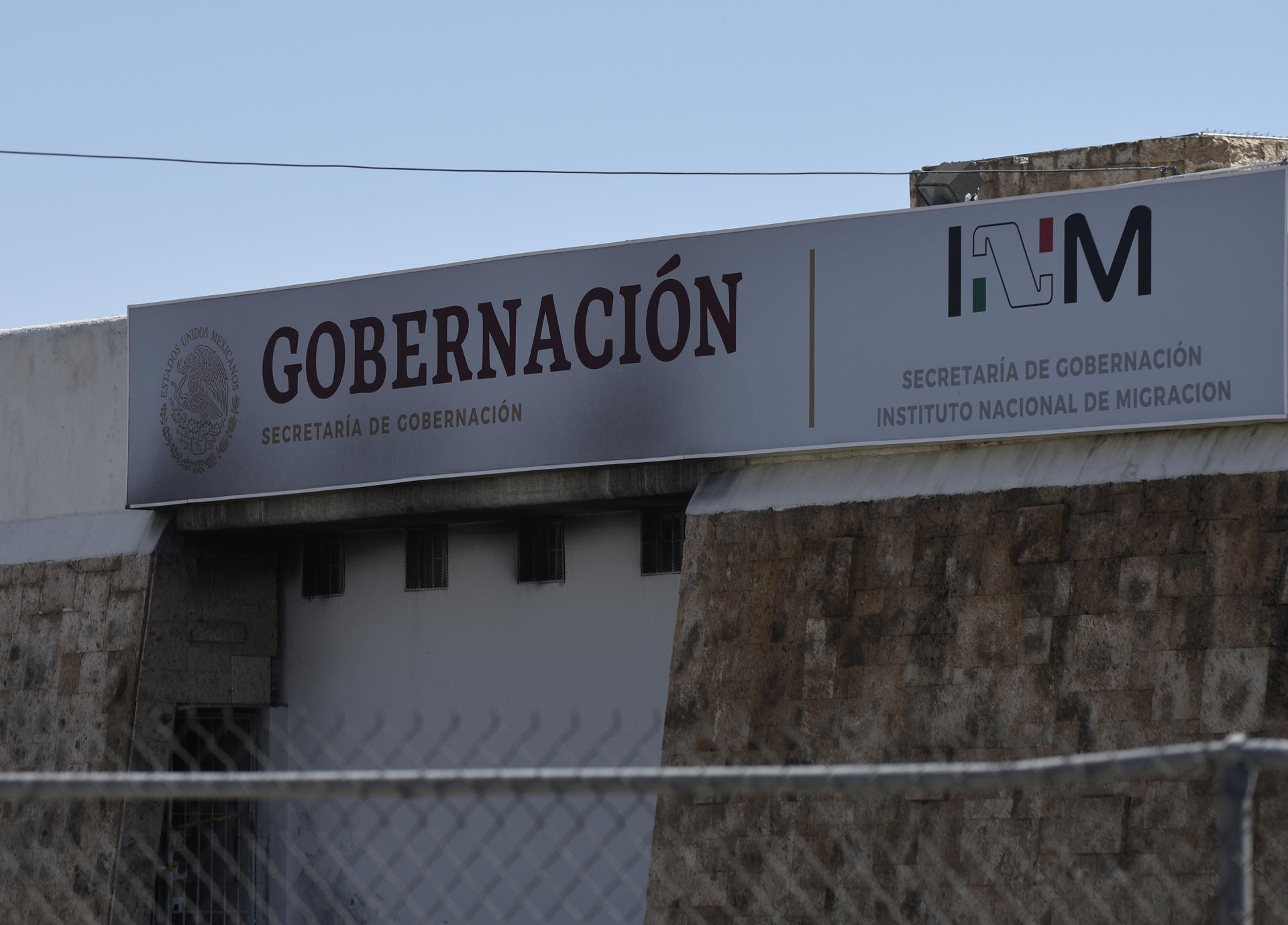 Fotografía de la fachada de la estación del Instituto Nacional de Migración (INM), ho, en la fronteriza Ciudad Juárez, Chihuahua (México). EFE/Luis Torres