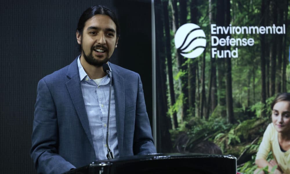 El científico del Fondo para la Defensa del Medio Ambiente, Daniel Zavala Araiza, habla durante una rueda de prensa hoy en Ciudad de México (México). EFE/José Méndez