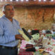 El agroecólogo Ezequiel Cárdenas posa con unas muestras de maíz durante una entrevista con EFE, el 26 de septiembre de 2023, en la localidad de San Juan Evangelista, municipio de Tlajomulco (México). EFE/Francisco Guasco