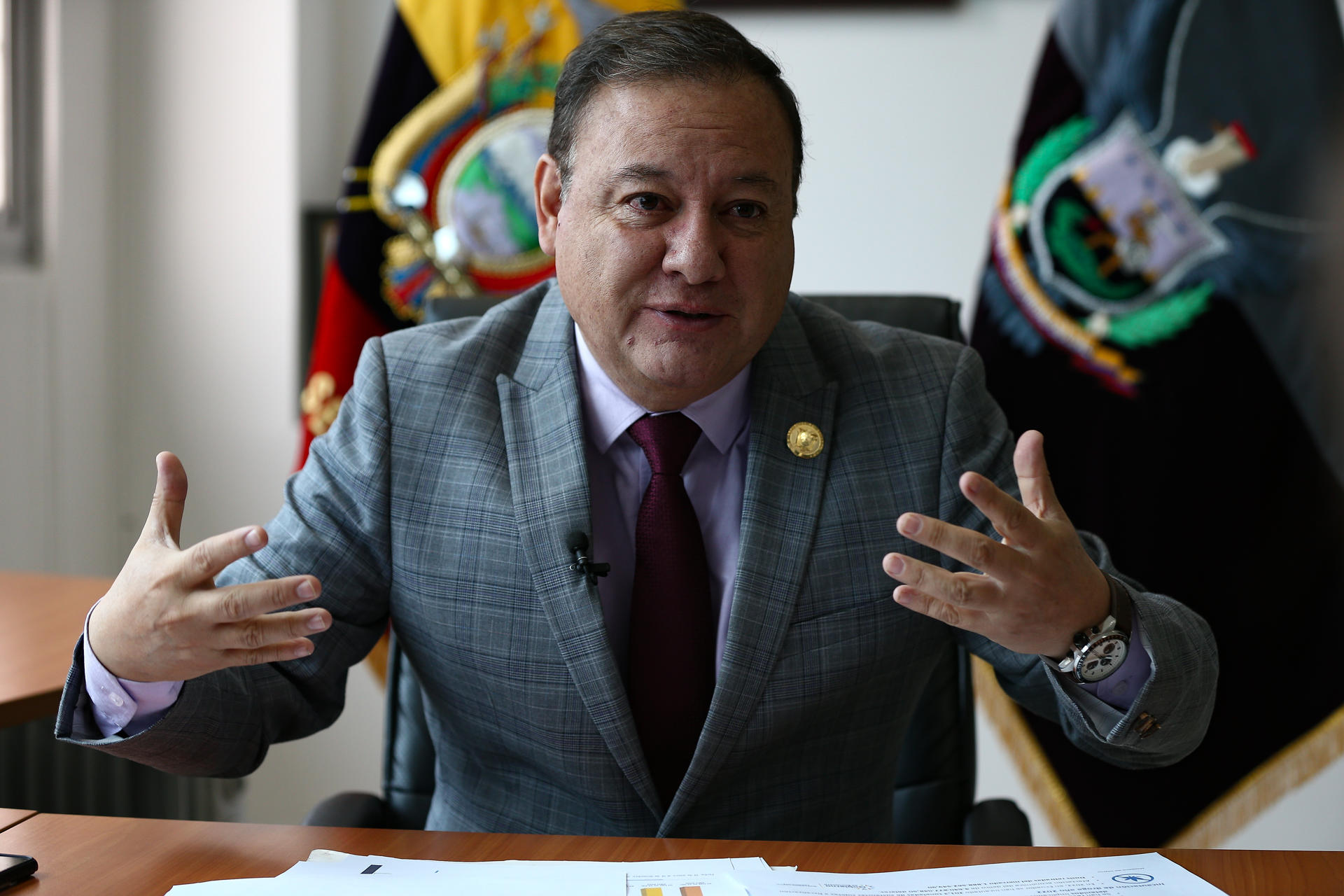 Fotografía de archivo en la que se registró al ministro del Interior de Ecuador, Juan Zapata. EFE/José Jácome