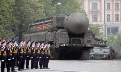 Un misil nuclear estratégico RS-24 Yars ruso en un desfile militar en la Plaza Roja de Moscú. EFE/Yuri Kochetkov