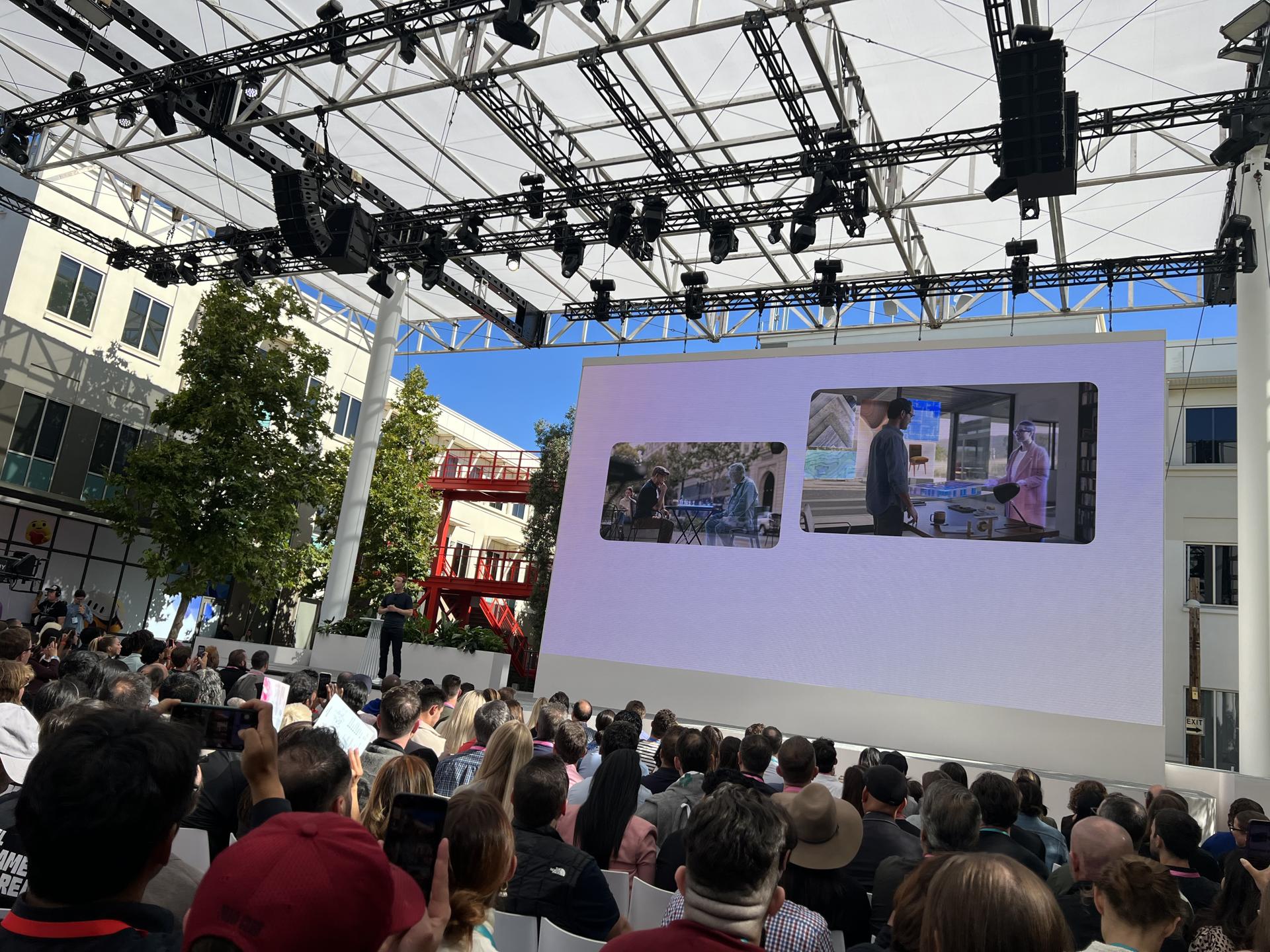 El director ejecutivo de Meta (matriz de Facebook, Instagram y WhatsApp), Mark Zuckerberg, habla durante el evento anual Meta Connect hoy en Menlo Park, California (EE. UU). EFE/Sarah Yáñez-Richards