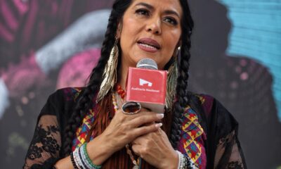 La cantante mexicana Lila Downs, habla durante una rueda de prensa hoy, en Ciudad de México (México). EFE/Sáshenka Gutiérrez