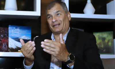 El expresidente de Ecuador Rafael Correa habla durante una entrevista con EFE, el 29 de septiembre de 2023, antes de la inauguración del IX Encuentro "En Unidad Avanzamos", en Puebla (México). EFE/ Hilda Ríos