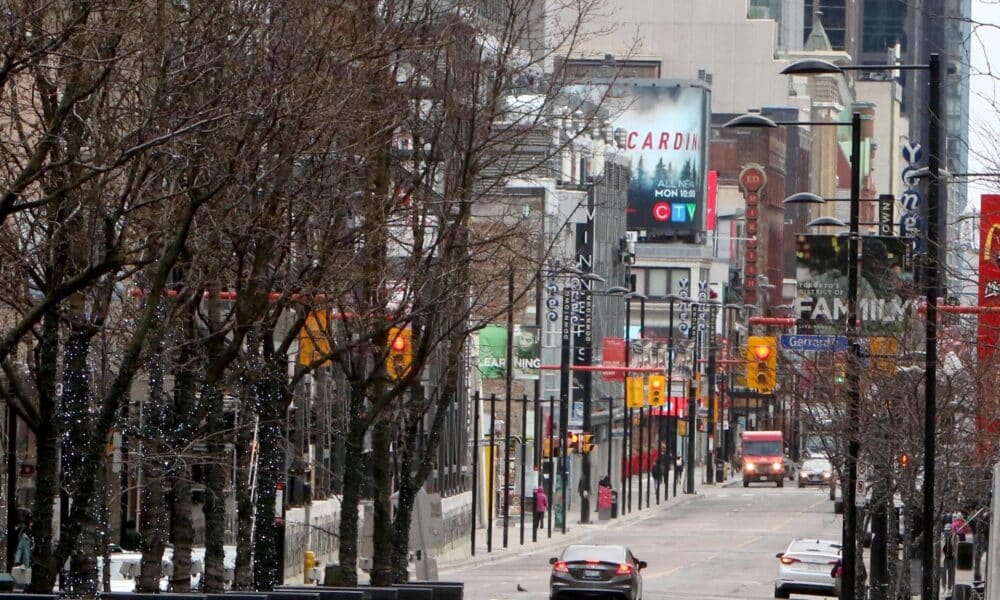 Vista de una calle totalmente en el centro de la ciudad de Toronto, en una fotografía de archivo. EFE/Osvaldo Ponce