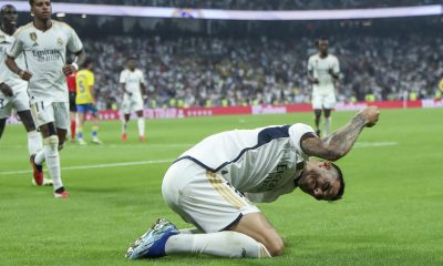 El delantero del Real Madrid Joselu Sanmartín celebra tras anotar el 2-0 durante el encuentro de la jornada 7 de LaLiga EA Sports entre el Real Madrid y la UD Las Palmas en el Estadio Santiago Bernabéu, este miércoles en Madrid. EFE/ Kiko Huesca.