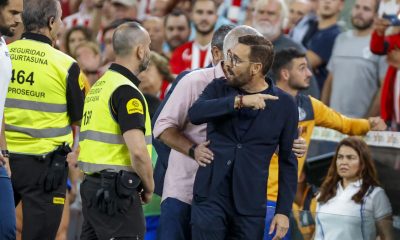 El técnico del Getafe, José Bordalás, tras ser expulsado durante el encuentro correspondiente a la séptima jornada de primera división que han disputado frente al Athletic Club en el estadio de San Mamés, en Bilbao. EFE / Luis Tejido.