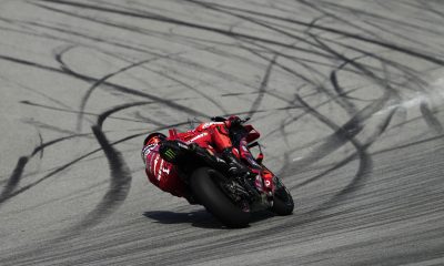 El piloto italiano de Ducati Francesco Bagnaia, que saldrá desde la 'pole', en un momento de los entrenamientos libres del Gran Premio de Cataluña de MotoGP. EFE/ Alejandro García