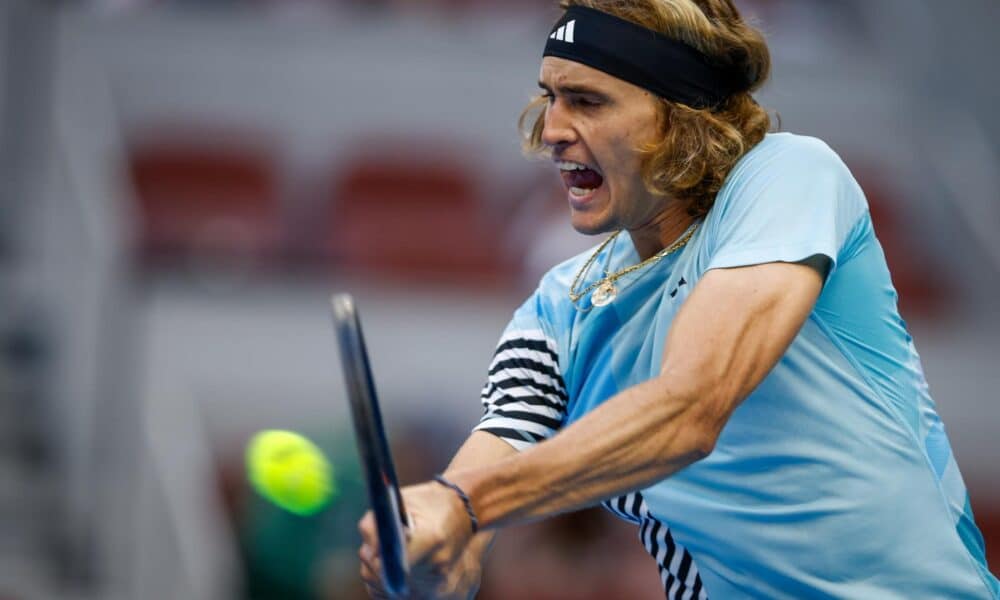 Alexander Zverev de Alemania en acción durante su primera ronda contra Diego Schwartzman de Argentina en el torneo de tenis Abierto de China en Beijing, China. EFE/EPA/MARK R. CRISTINO