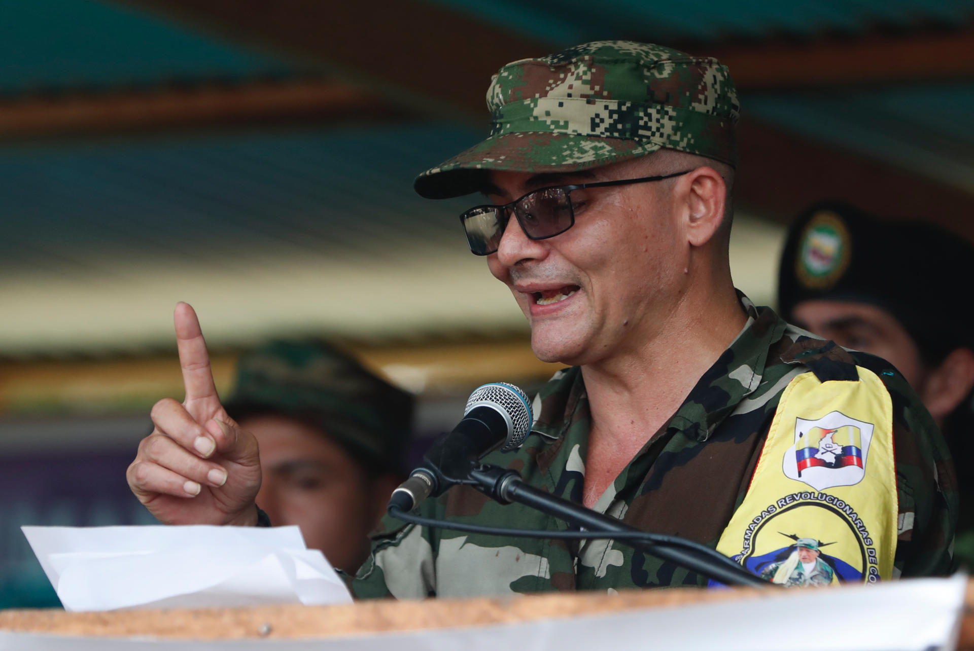 Fotografía de archivo de 'Iván Mordisco' comandante general de la disidencia de las FARC. EFE/Ernesto Guzmán