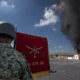 Soldados del Ejército Mexicano queman hoy un alijo decomisado de estupefacientes, en la VII Zona Militar en Apodaca, estado de Nuevo León (México). EFE/Miguel Sierra
