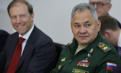 Imagen de archivo del ministro de Defensa ruso, Serguéi Shoigú (dch). EFE/EPA/VLADIMIR SMIRNOV/SPUTNIK/KREMLIN POOL MANDATORY CREDIT