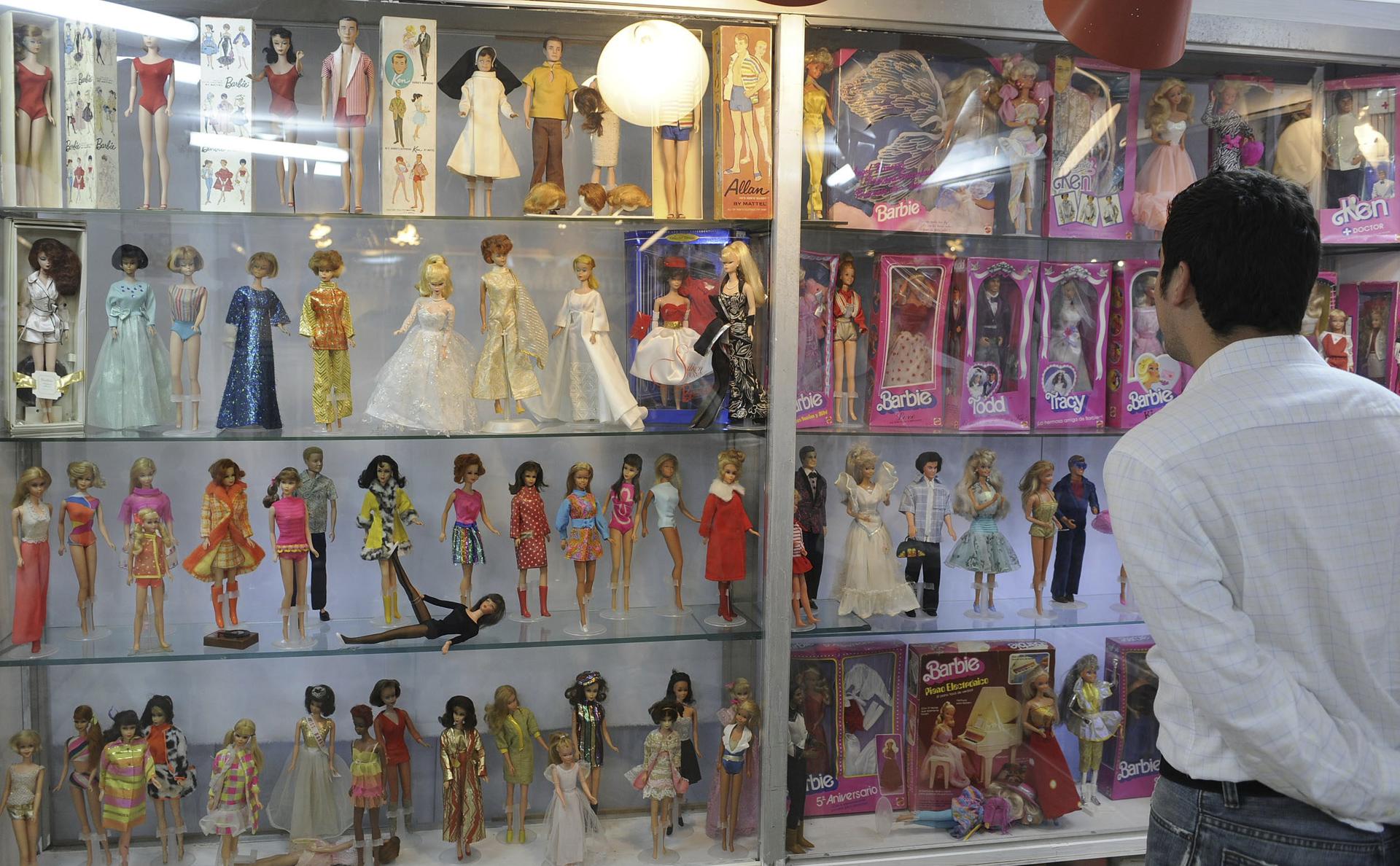 Foto de archivo de una exposición de muñecas Barbie. EFE/Mario Guzmán