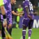 El jugador del Fiorentina M'Bala Nzola (L) celebra el 3-0 contra el Caglilari. EFE/EPA/CLAUDIO GIOVANNINI