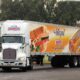 FotografÍa de archivo que muestra un camión que transporta productos de la empresa Bimbo, en Ciudad de México (México). EFE/Alex Cruz