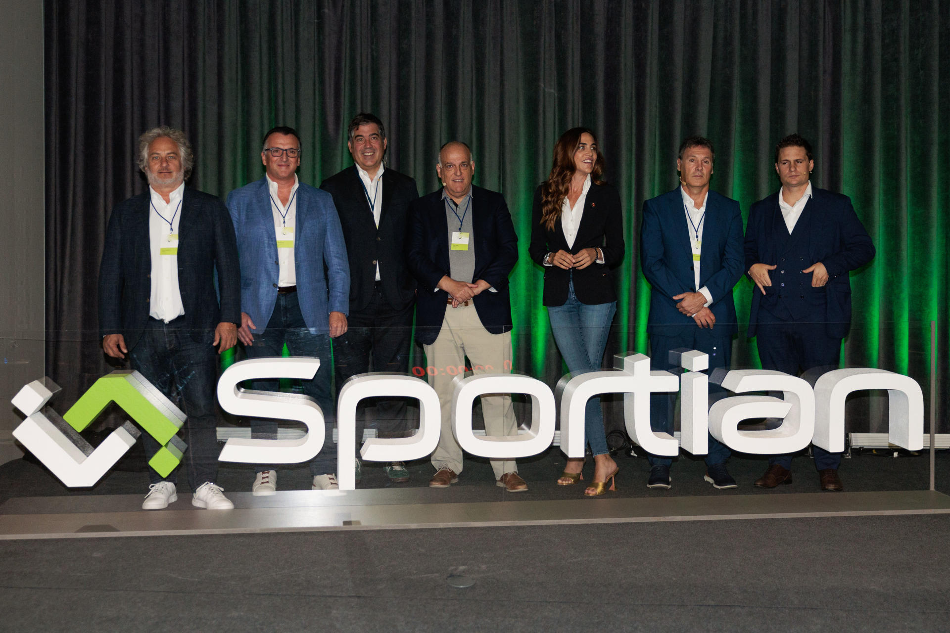 El presidente de LaLiga, Javier Tebas (c), en la presentación de Sportian, la nueva identidad de LaLiga Tech, la empresa conjunta de Globant y LaLiga, en Madrid. EFE/Sergio Pérez