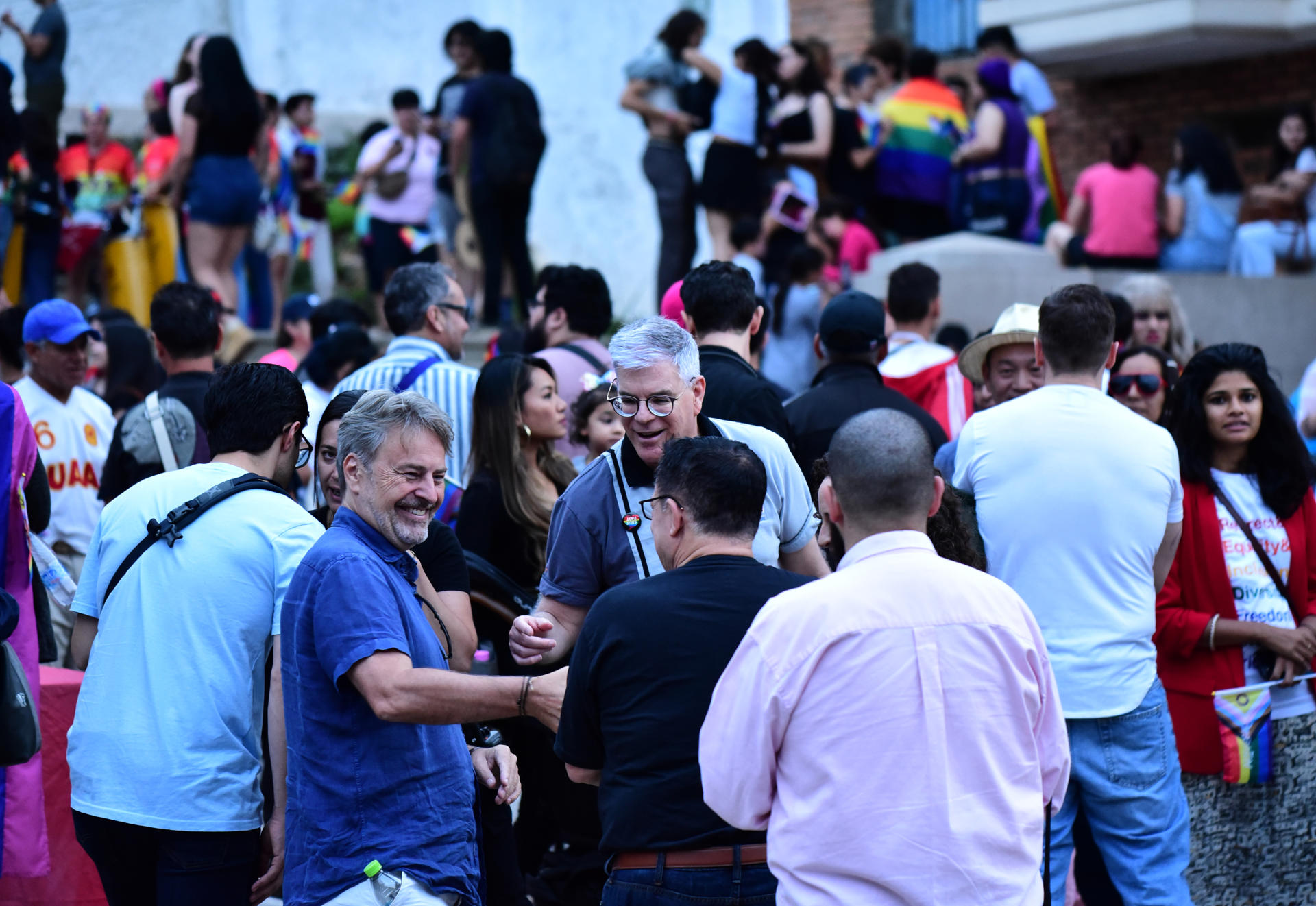 Centenares de personas reclamaron respeto a los derechos de la comunidad LGBTI (trans, lesbianas, gais, bisexuales e intersexuales) con una colorida marcha que este año arribó a su vigésimo aniversario, hoy en Asunción (Paraguay). EFE/ César Sánchez