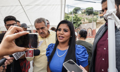 Fotografía de archivo de la alcaldesa de Tijuana, Montserrat Caballero (c). EFE/Joebeth Terríquez