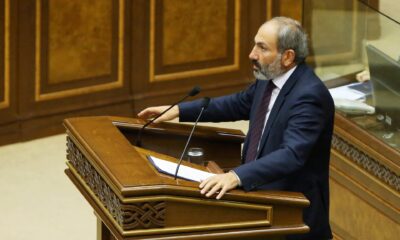 Foto de archivo del primer ministro de Armenia, Nikol Pashinián, interviniendo en el Parlamento del país cuando era líder de la oposición EFE/ Photolure