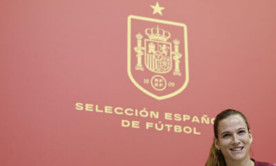 La jugadora de la selección femenina de fútbol Laia Codina, durante la rueda de prensa celebrada este miércoles en Las Rozas. EFE/ Sergio Pérez