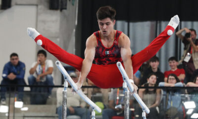 Isaac Núñez de México compite en barras paralelas en gimnasia artística hoy, durante los Juegos Panamericanos 2023, en Santiago (Chile). EFE/Ailen Díaz